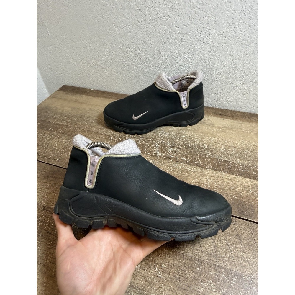 Nike ACG Womens 7.5 Black Nubuck Leather Ankle Boots Lavender Lining